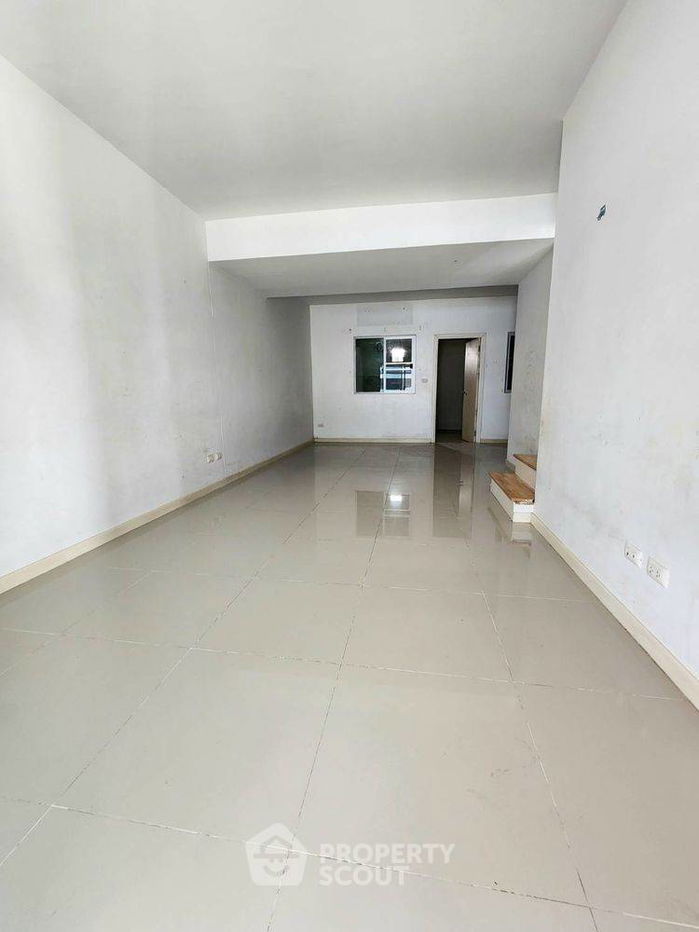 รูป ทาวน์เฮ้าส์ 3-ห้องนอน ใน ท่าแร้ง (ID 2513605) - รูปที่ 2/14