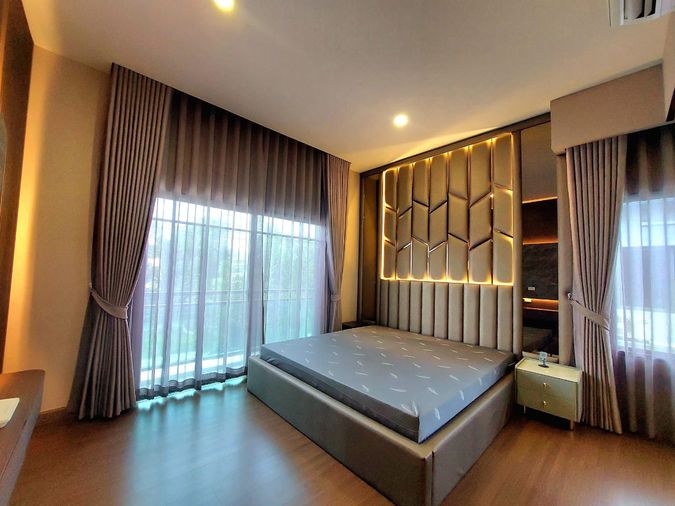 ให้เช่าบ้านเดี่ยว 4 ห้องนอน 215 ตร.ม. 56 ตร.ว. แกรนด์ บริทาเนีย พระราม 9-กรุงเทพกรีฑา