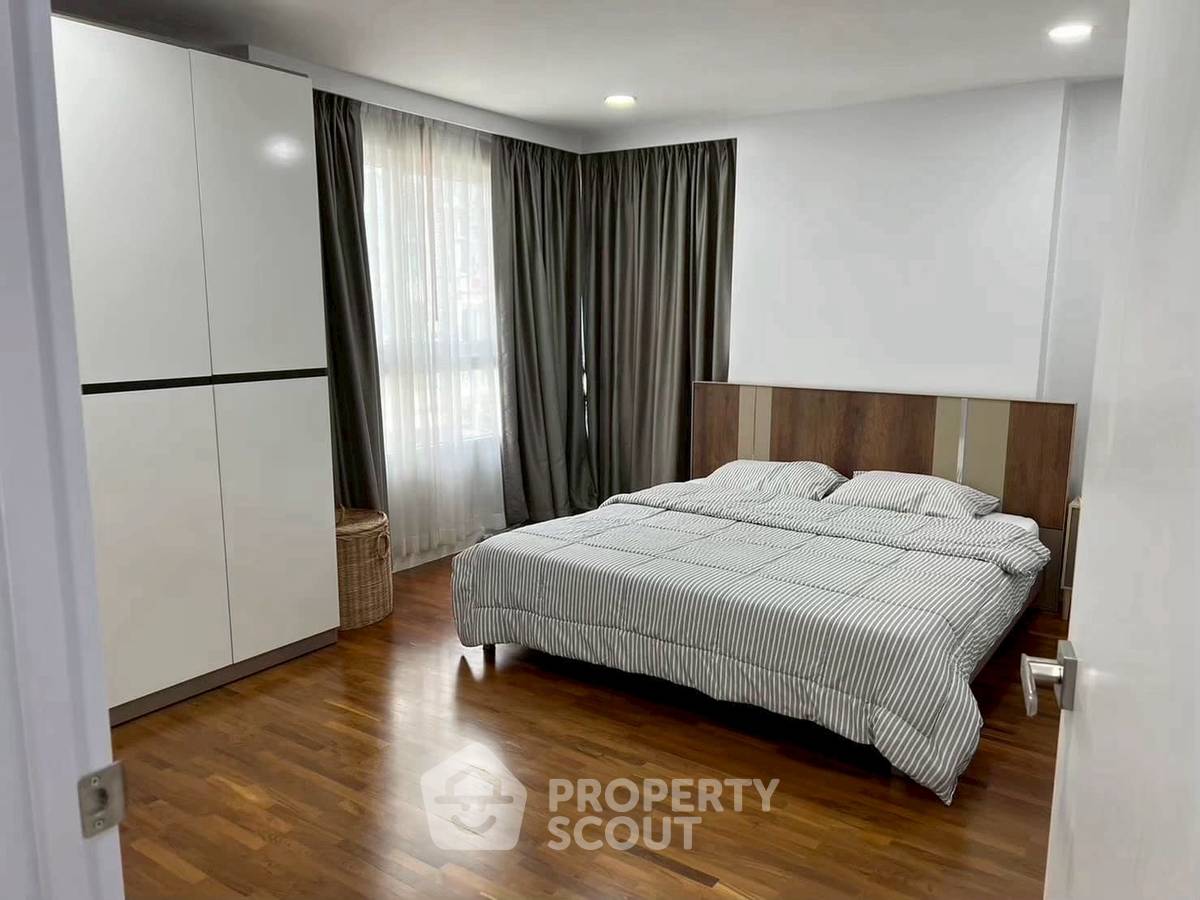 picture 3-BR Condo at Baan Siri Sukhumvit 13 Condominium near ARL Makkasan (ID 2514028) - 4/14