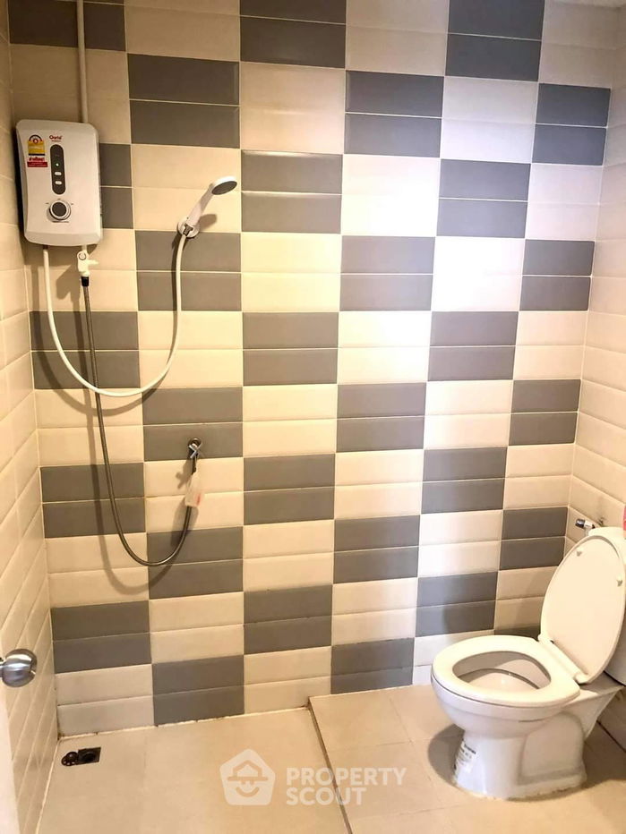 picture 2-BR Townhouse in Surasak (ID 2487798) - 9/12