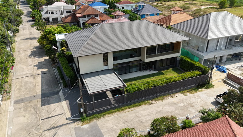 ขายบ้านเดี่ยว : เจ้าของขายเอง! บ้านเดี่ยวหรู รีโนเวทใหม่สไตล์โมเดิร์น พร้อมรายได้ค่าเช่า 210,000 บ./เดือน ขายบ้าน เอเวอร์กรีน วิลล์ บางนา–ตราด 56 (Evergreen Ville)