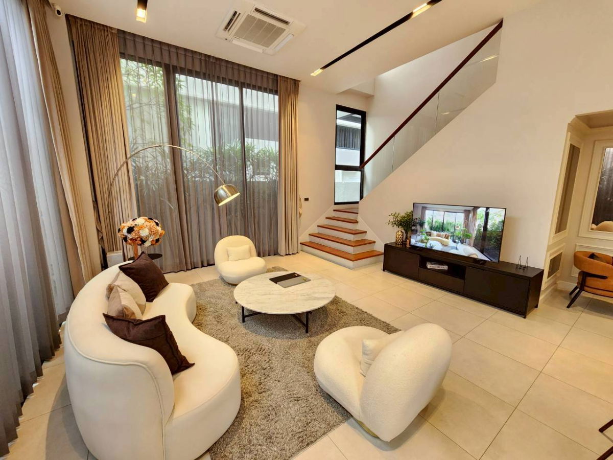 รูป ขายบ้านเดี่ยวหรู 4 ชั้น พระราม 9 ซอย 39 ใช้สอยกว่า 500ตรม. 4 ห้องนอน 5 ห้องน้ำ 3 จอดรถ เพียง 39.9 ล้านบาท สนใจนัดชม โทร. 089•226•2428 (คุณหนิง)  - รูปที่ 13/44