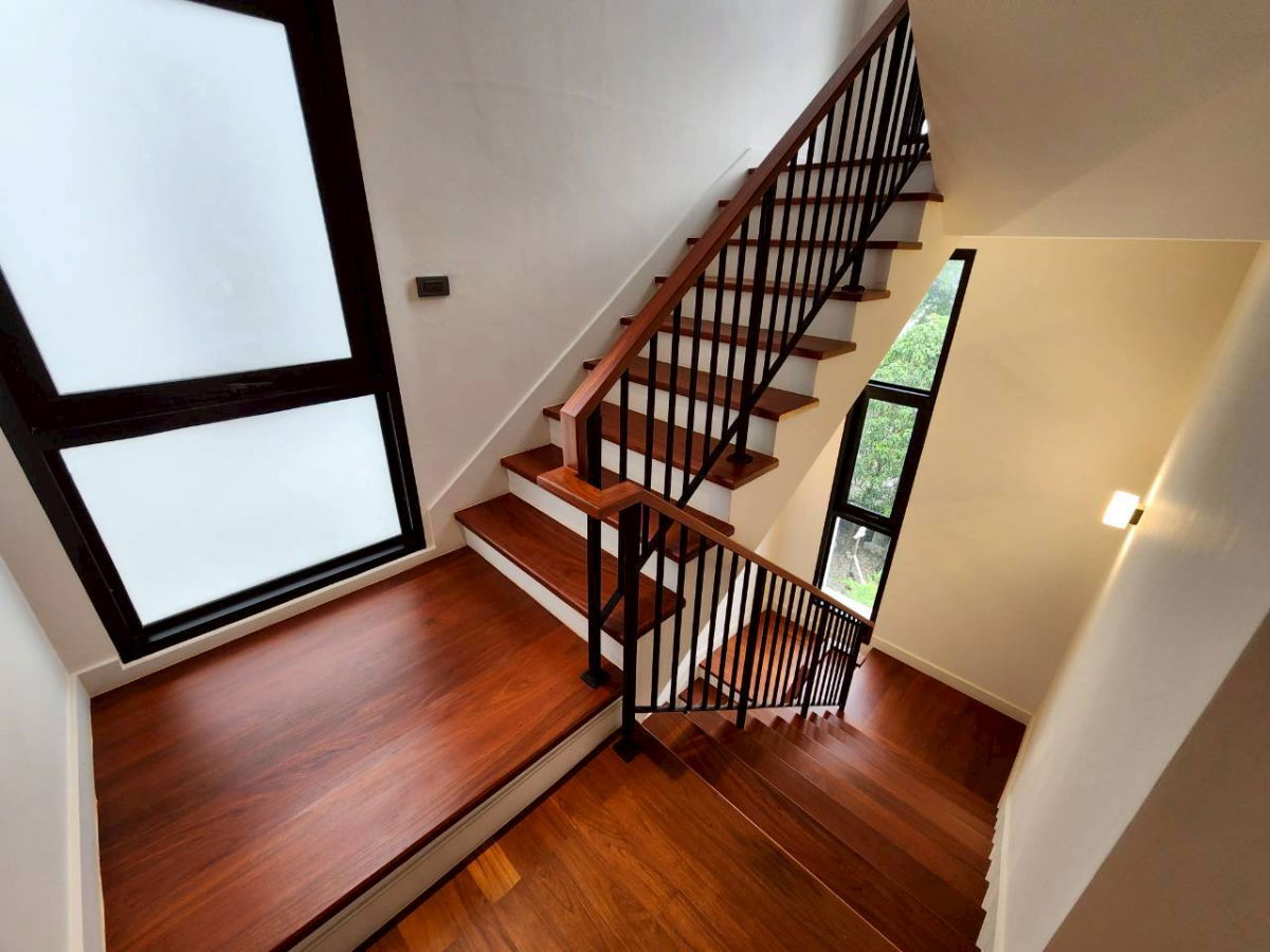 รูป ขายบ้านเดี่ยวหรู 4 ชั้น พระราม 9 ซอย 39 ใช้สอยกว่า 500ตรม. 4 ห้องนอน 5 ห้องน้ำ 3 จอดรถ เพียง 39.9 ล้านบาท สนใจนัดชม โทร. 089•226•2428 (คุณหนิง)  - รูปที่ 19/44