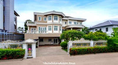Houses for sale Bangkokthonburi University : For sale: 3-story detached house in Bangkok, Kristsda Nakhon 20 project, Pinklao. No houses directly opposite, with lake view, on a 201 sq.w. plot.