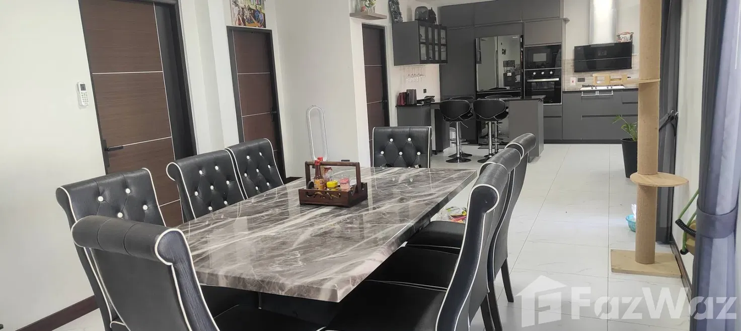 picture Pattaya Lagoon Village 5 Bedroom with En-suites & pool with 5811073 - 8/14