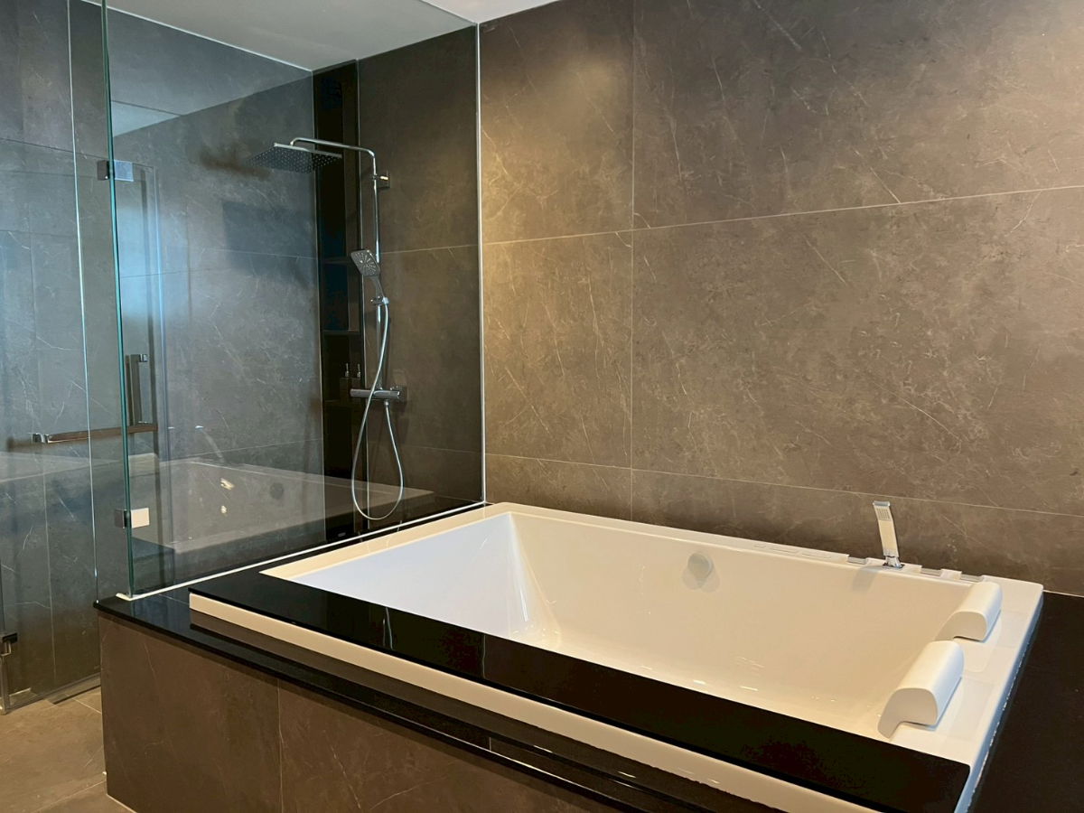 รูป Grand Bangkok Boulevard กรุงเทพกรีฑา บ้านเดี่ยวหรูสไตล์ Modern Classic ใกล้ ARL ลาดกระบัง และสนามบินสุวรรณภูมิ เพียง 62 ครอบครัวเท่านั้น - รูปที่ 12/36