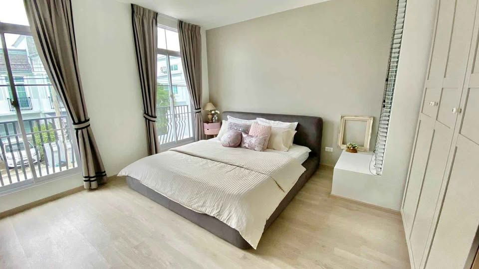 รูป 🟢บ้านเช่าสวย!! พร้อมอยู่!! 🟢 หมู่บ้าน อินดี้ บางนา - รามคำแหง 2 🏠 3 ห้องนอน ใกล้ Mega Bangna, IKEA สอบถาม📱ADD LINE @572aurac แอดมินตอบไว✨ - รูปที่ 2/8