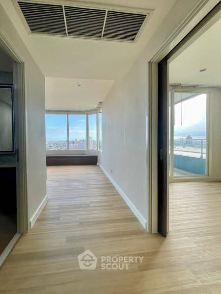 picture 4-BR Condo at Watermark Chaophraya near BTS Krung Thon Buri (ID 2341132) - 2/23