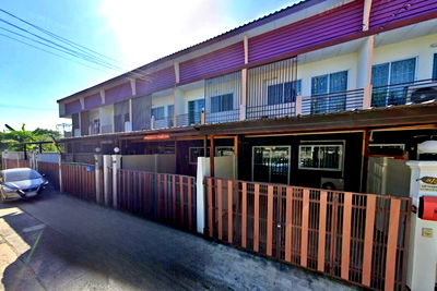 Townhouses for sale Wat Phraya Suren : Townhouse at for sale at Sukhaphiban 5 Road, Ao Ngoen, Sai Mai, Bangkok