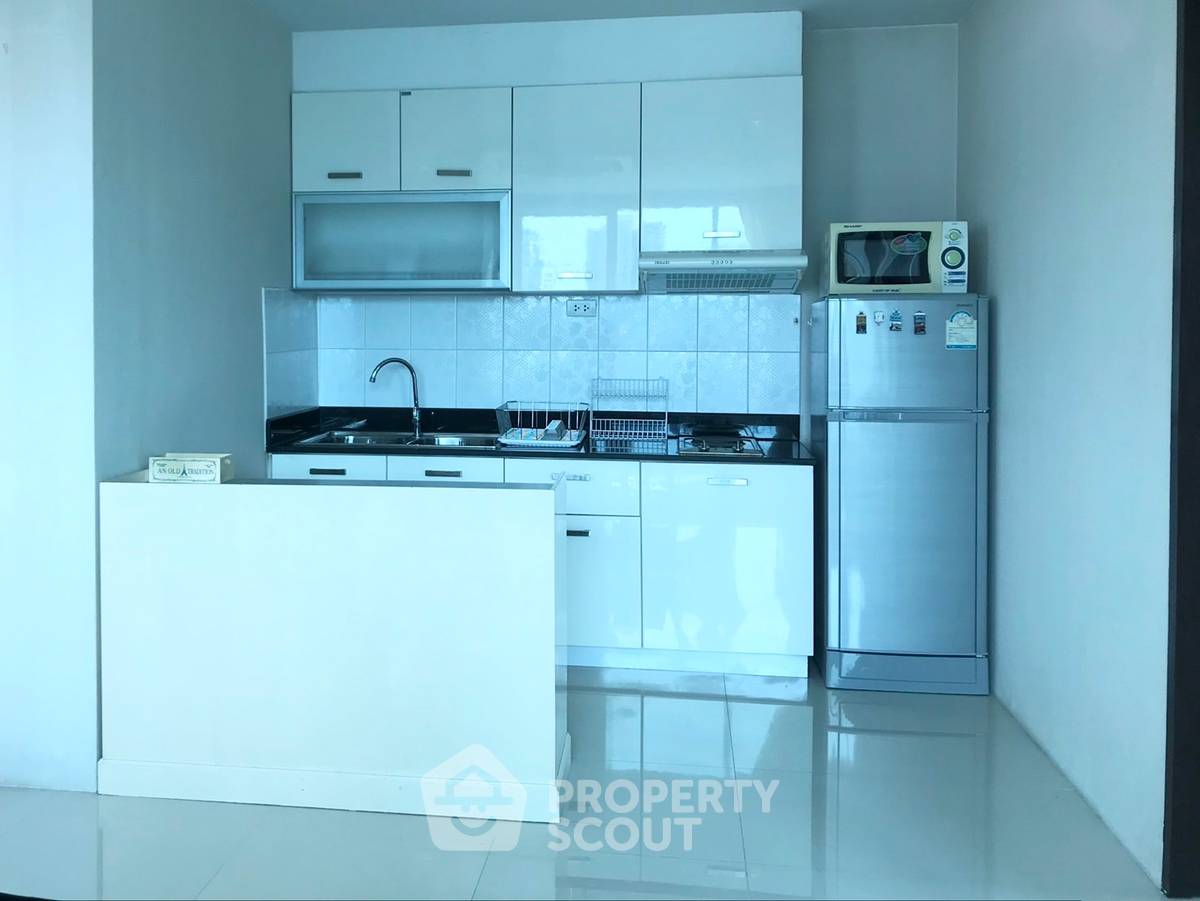 picture 2-BR Condo at Sukhumvit Living Town near MRT Phetchaburi (ID 886863) - 8/10