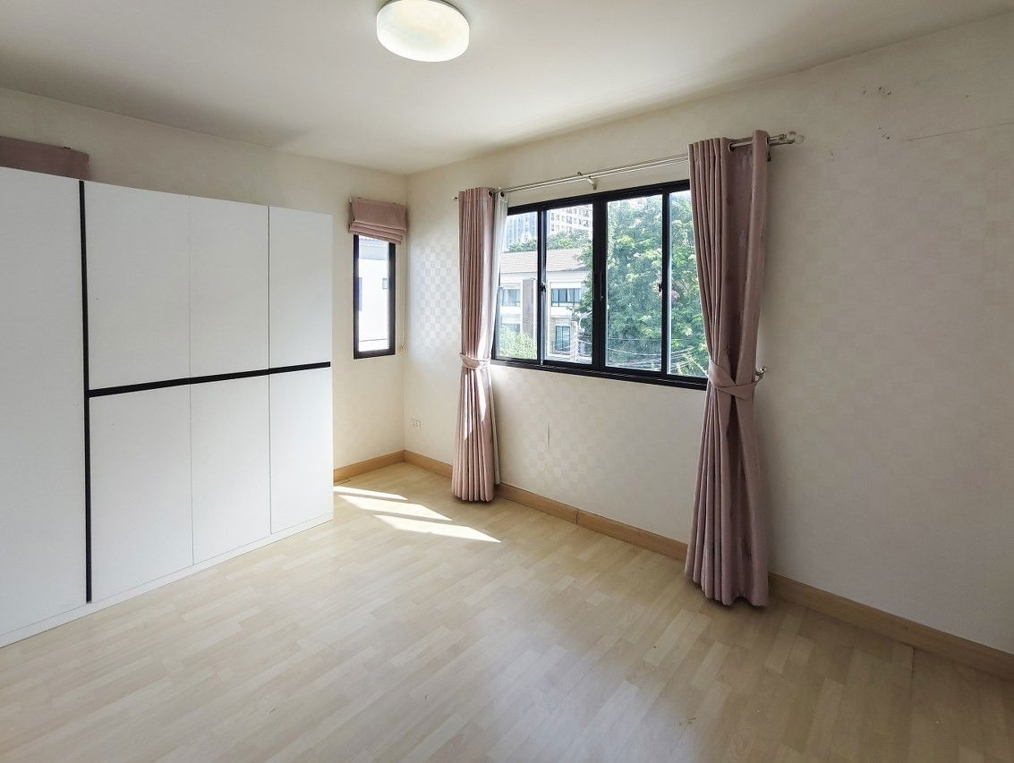 รูป ขายทาวน์โฮมมือสองนนทบุรี โครงการ เดอะคอนเนคอัพ3 รัตนาธิเบศร์17 (The Connect Up 3 Rattanathibet 17) หลังมุม ใกล้รถไฟฟ้าสายสีม่วงสถานี แยกนนทบุรี 1  - รูปที่ 11/15