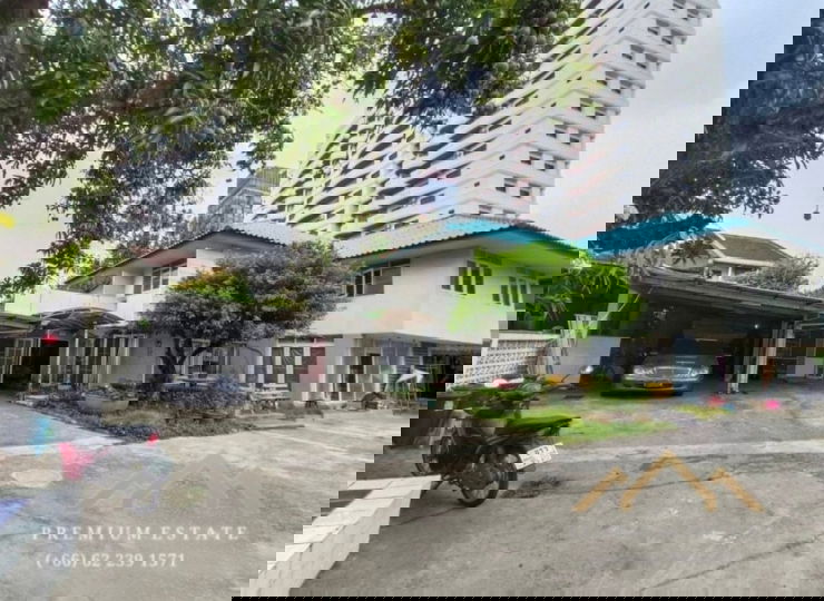 รูป ขายด่วน! ที่ดินแถมสิ่งปลูกสร้าง เอกมัย ซ.10 เนื้อที่ 348 ตรว. ทำเลดีมาก เหมาะแก่การลงทุน - รูปที่ 2/3