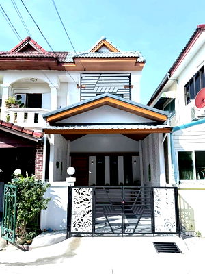 ทาวน์โฮม กรุงเทพมหานคร : ขายทาวน์เฮ้าส์ 2 ชั้น ซอยร่มเกล้า44 หมู่บ้านมารวย 