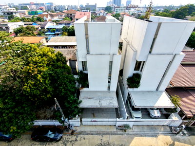 บ้านเดี่ยว ม.รามคำแหง : บ้านเดี่ยว 4.5 ชั้น พร้อมสระว่ายน้ำ & Rooftop โครงการหรู Signature W ทำเลหลัง The Nine เพียงแค่ 300 เมตร ใกล้ ทางด่วน พระราม 9 และ มอเตอร์เวย์