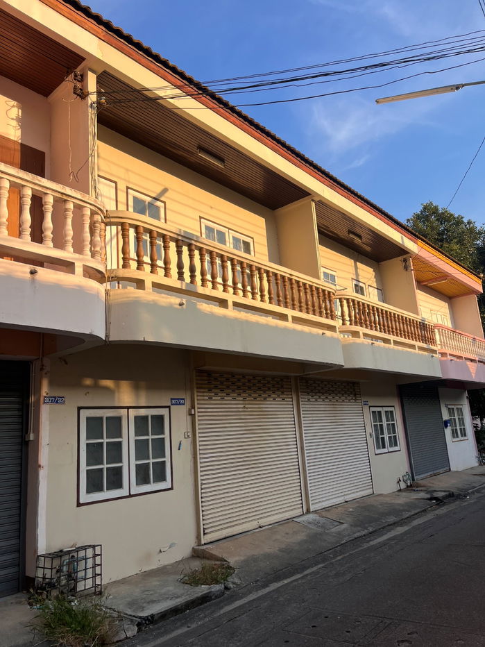 รูป ทาวเฮาสน์2ชั้น ใจกลางเมืองระยอง ติดหน้าถนนสุขุมวิท 2ห้องนอน 2ห้องนั้า - รูปที่ 2/11