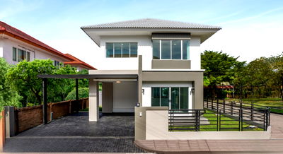 Houses for sale Nonthaburi : For sale: Renovated corner house in Krisada Lagoon Pinklao Rama 5 project. Land area 54.1 sq.w.
