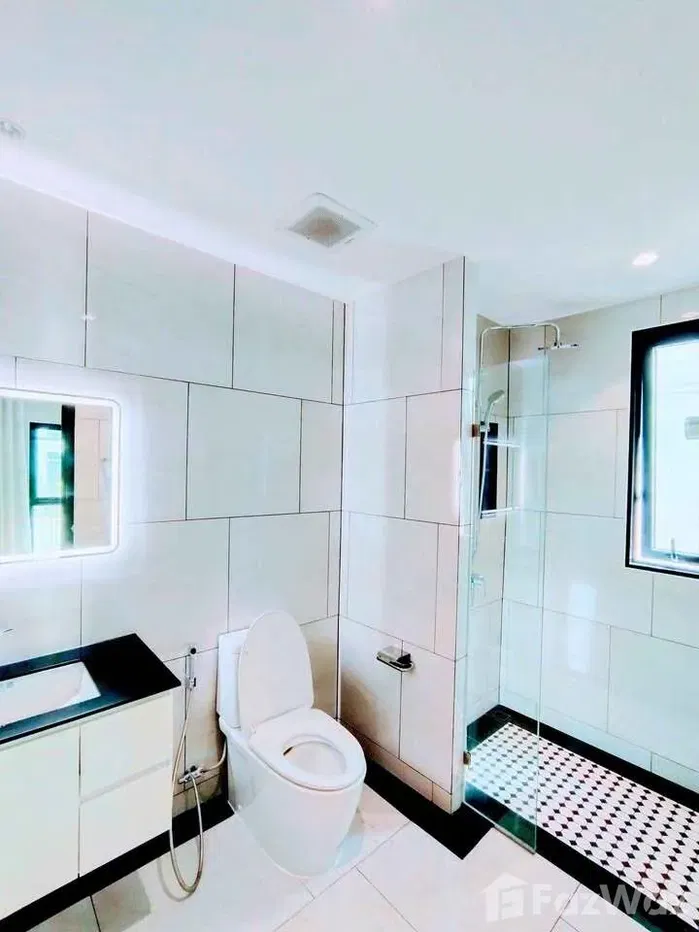 picture Rare Unit With Extra Large Balcony & Nice Pool View 5953016 - 2/6