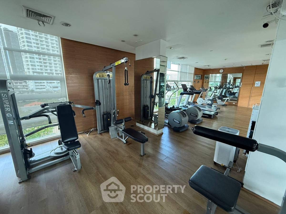 picture 4-BR Condo at Watermark Chaophraya near BTS Krung Thon Buri (ID 2341132) - 12/23