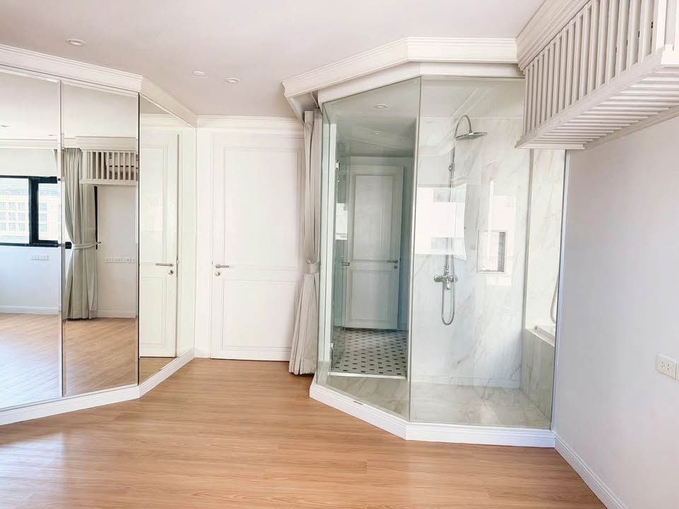 picture SL132 For Sale: Sathorn Gardens Condo near MRT Lumpini - 12/17