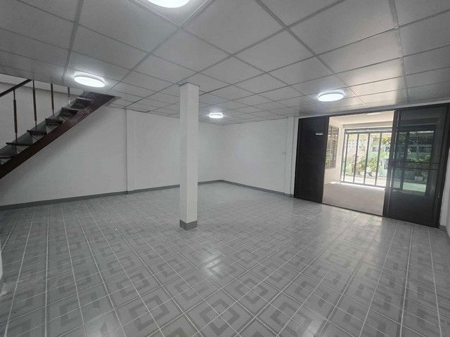 picture Town House For Rent Huai Khwang Bangkok - 2/8