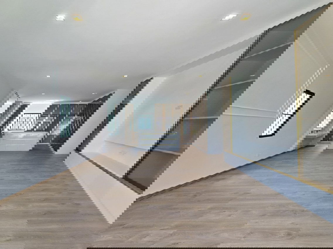 picture For sale: Resale detached house in Laddarom Phutthamonthon Sai 3 project, corner unit, near Central Salaya. - 10/19