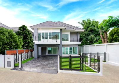 Houses for sale : Renovated house in Ratcha 5 Bangyai project, corner unit, 99.6 sq.wah. Near Sam Yaek Bang Yai MRT station (Purple Line).