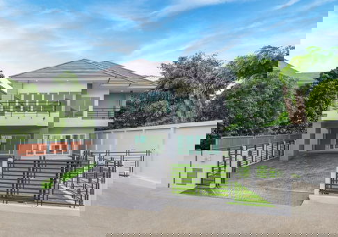 บ้านรีโนเวทใหม่ โครงการ รัชชา5 บางใหญ่ (Ratcha 5 Bangyai) หลังมุม เนื้อที่ 99.6 ตร.ว. ใกล้รถไฟฟ้าสายสีม่วงสถานีสามแยกบางใหญ่