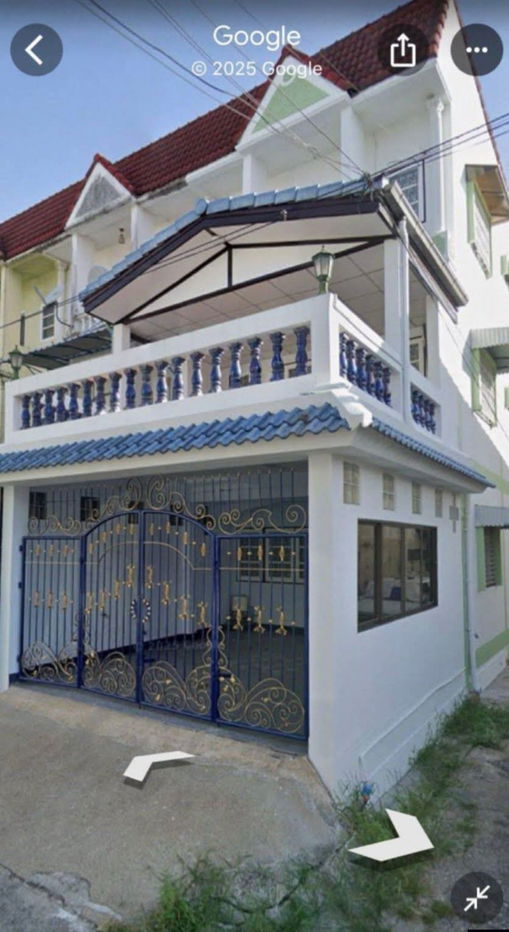 รูป ขายด่วน! ทาวน์เฮ้าส์ 3 ชั้น หมู่บ้านรินทร์ทอง ซอยรามคำแหง 190 - รูปที่ 1/7