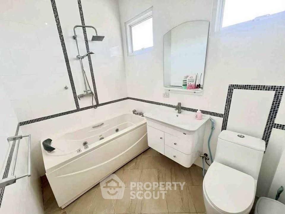 รูป บ้าน 3-ห้องนอน ที่ บริสตอล พาร์ค พัทยา ใกล้ เมืองพัทยา (ID 2514453) - รูปที่ 2/10