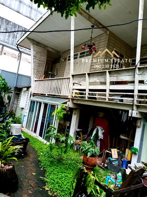 ที่ดิน ดิเอ็มโพเรี่ยม : ขายด่วน! ที่ดินใจกลางทองหล่อ ขนาด 222 ตรว. พร้อมบ้านเก่า (เหมาะสร้่างอาคารใหม่) Prime Location  ใกล้ถนนใหญ่ เข้าออกได้หลายทาง