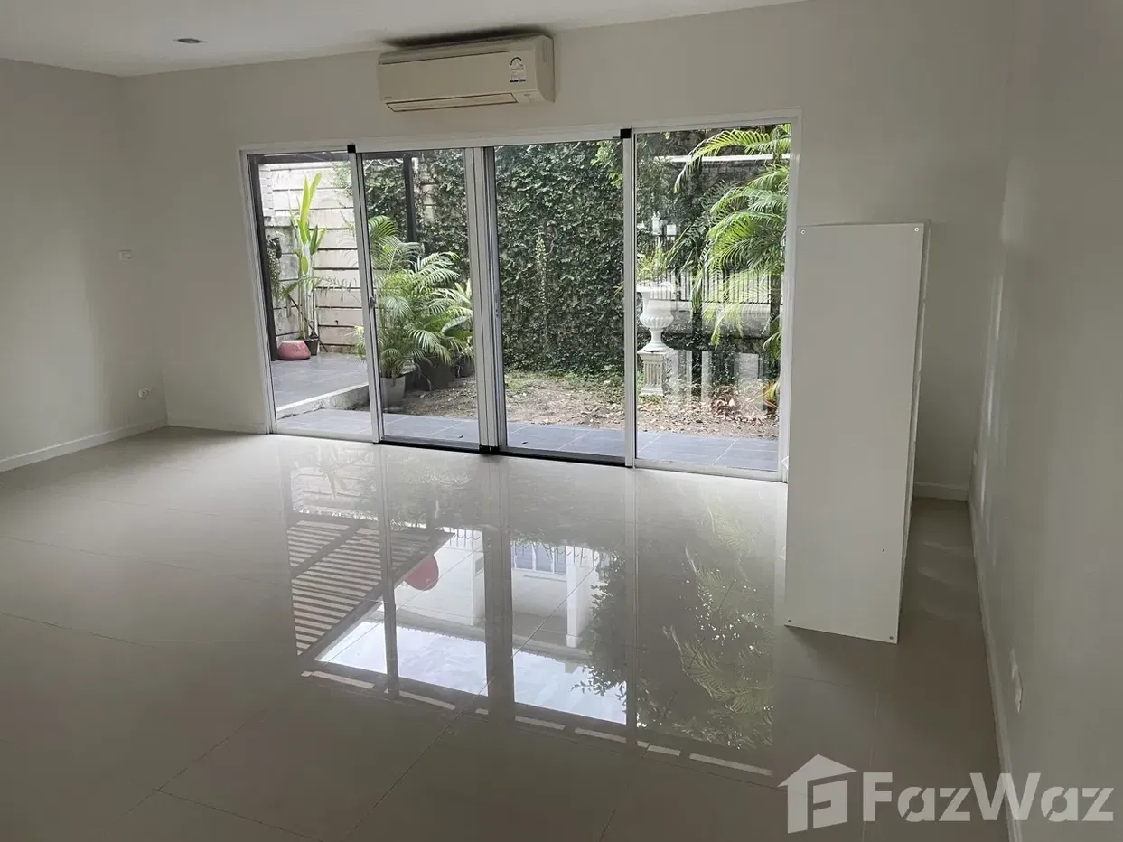 picture 8M wide townhouse off Sukhumvit 62 1864350 - 2/8