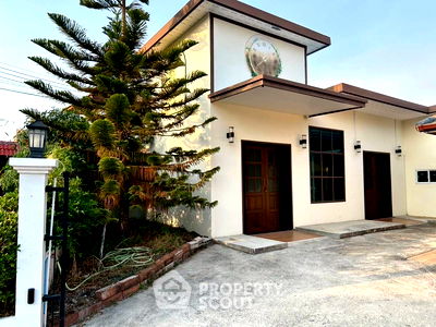 Houses for sale Bang Lamung Chonburi : 4-BR House at The Grand Lotus Place close to Pattaya (ID 2514368)