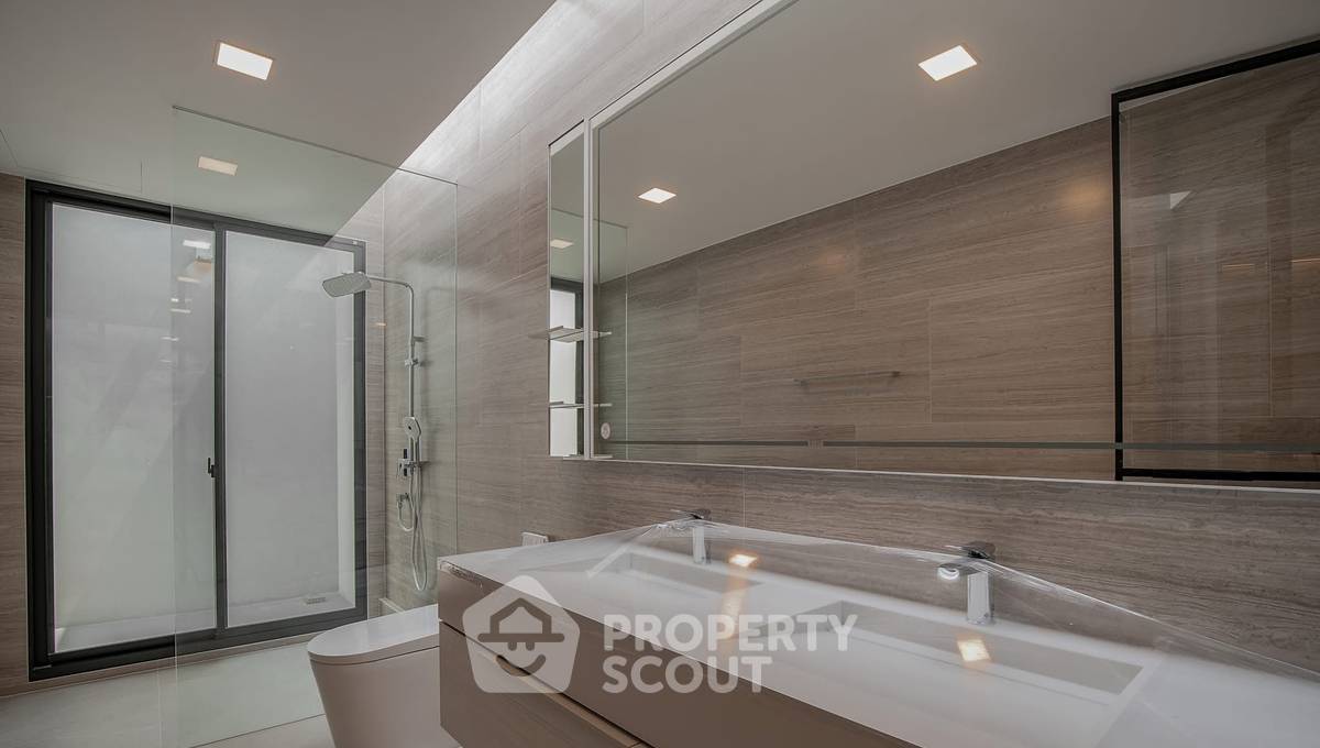 รูป บ้าน 4-ห้องนอน ที่ วีเว่ กรุงเทพกรีฑา ใกล้ กรุงเทพกรีฑา (ID 2514144) - รูปที่ 29/30