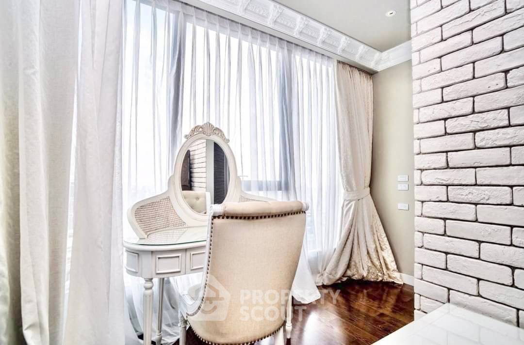 picture 3-BR Condo at The Lumpini 24 near BTS Phrom Phong (ID 1804949) - 10/15