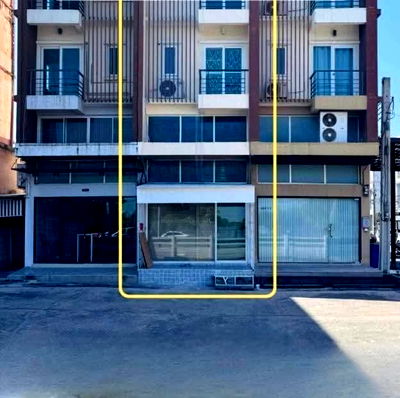 Shophouses for sale Suwinthawong Road : Four-and-a-half-story commercial building for sale, located on Samwa Road, Min Buri.
New building, prime location, suitable for both residential 
