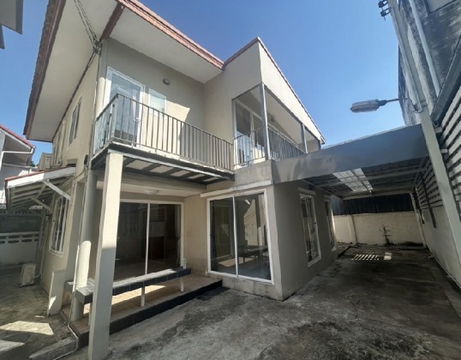 ให้เช่าบ้านเดี่ยว 2 ชั้น สุทธิสาร ห้วยขวาง / ซอยโชคอำนวย / ใกล้ MRT สุทธิสาร / แอร์ 5 เครื่อง อยู่อาศัย หรือ Home Office ไม่จดบริษัท