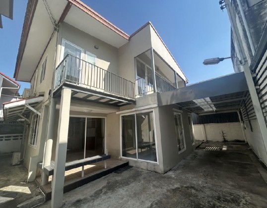 รูป ให้เช่าบ้านเดี่ยว 2 ชั้น สุทธิสาร ห้วยขวาง / ซอยโชคอำนวย / ใกล้ MRT สุทธิสาร / แอร์ 5 เครื่อง อยู่อาศัย หรือ Home Office ไม่จดบริษัท - รูปที่ 1/10