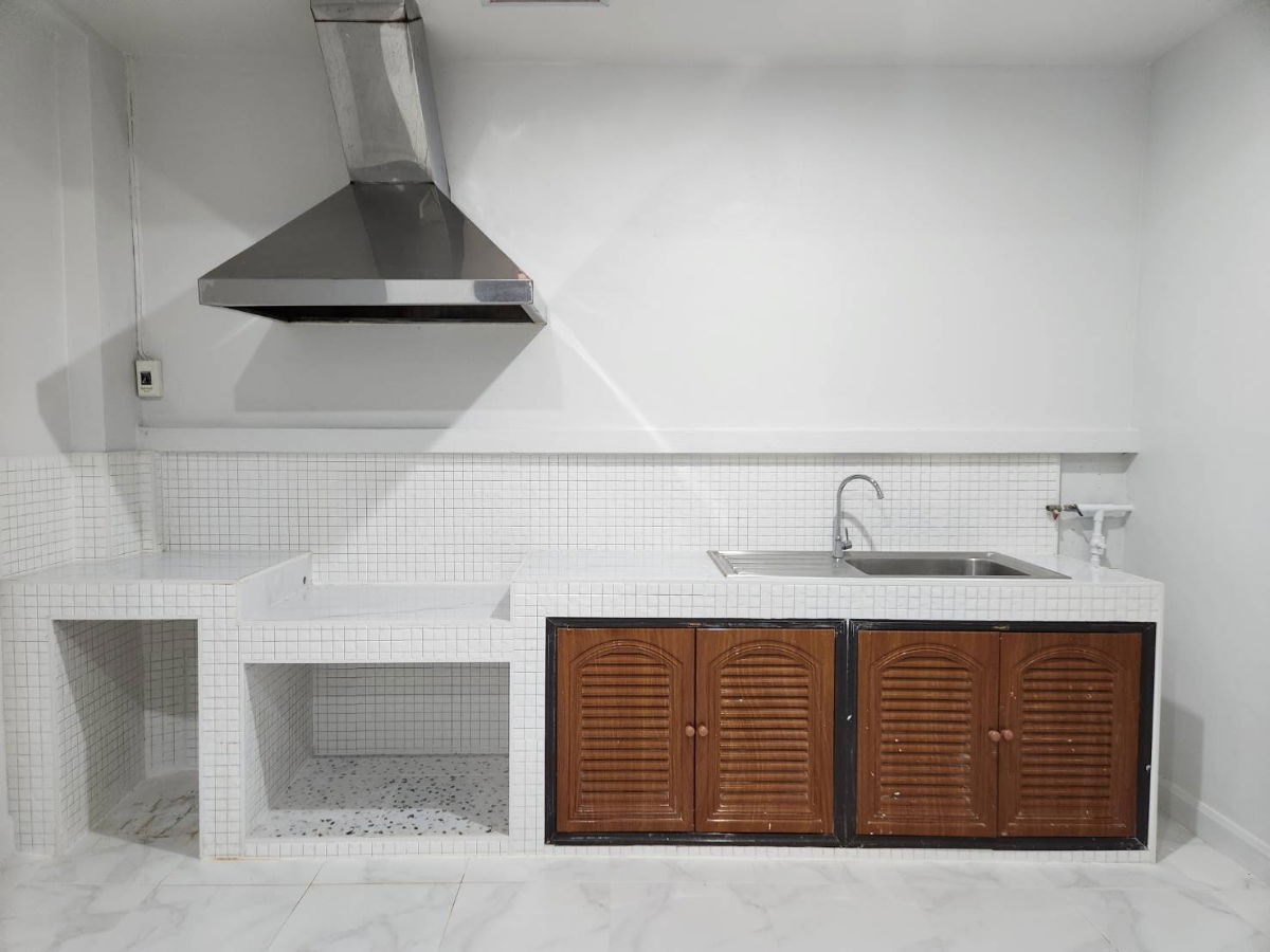 picture Townhouse for sale ,cheap price - 9/17