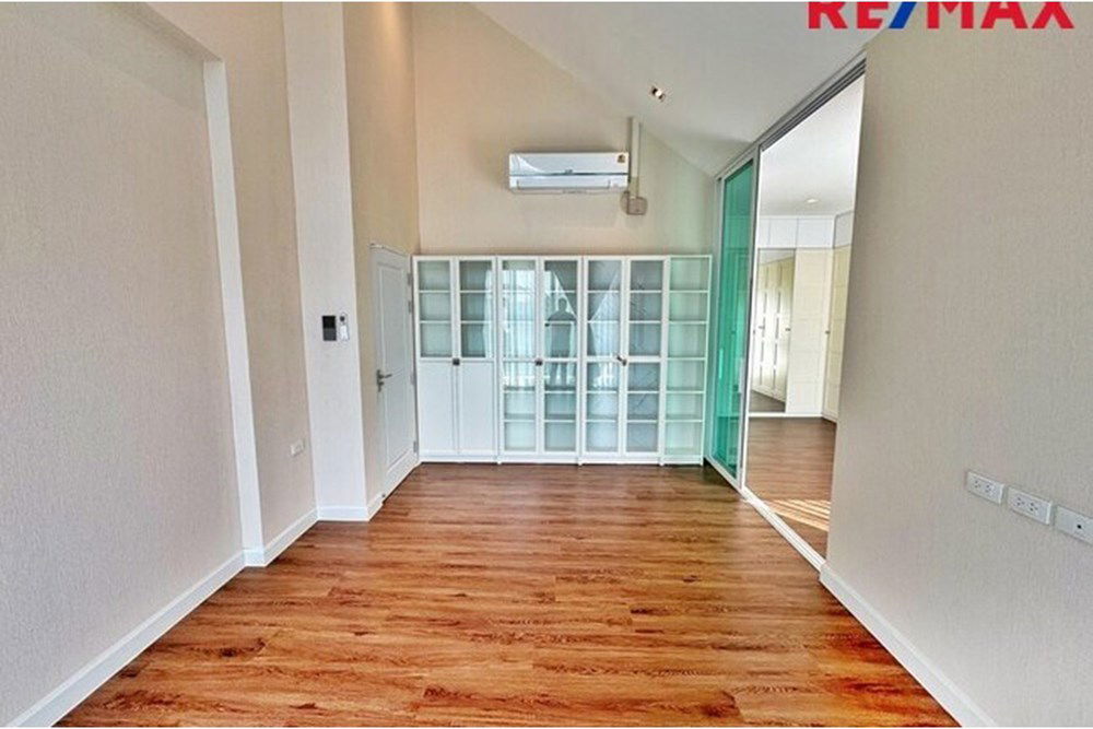 picture [920091039-301] Luxury Oasis in Bang Bua Thong - 4BR Home - 17/29