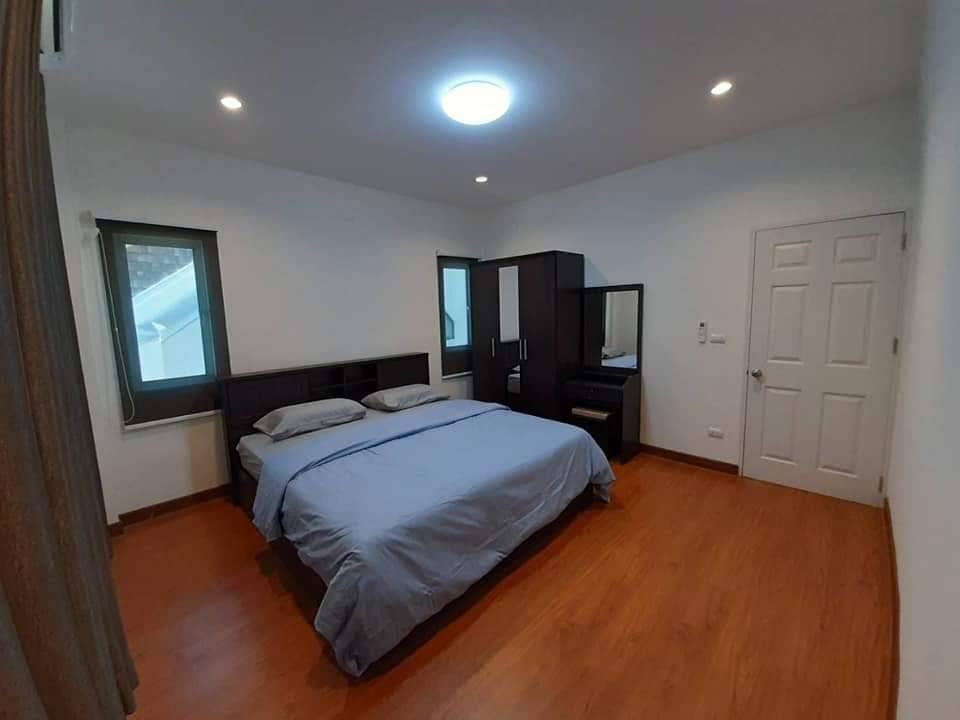 รูป ให้เช่าบ้านเดี่ยว 2 ชั้น ในสนามกอล์ฟ Flora Ville Golf & Country Club เฟอร์นิเจอร์ครบ ใกล้สนามบินดอนเมือง ใกล้ทางด่วนศรีสมาน  - รูปที่ 25/34