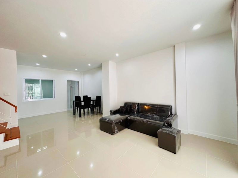 รูป ขายทาวน์โฮมรีโนเวทใหม่ ม.เดอะเซ็นทรัลไลฟ์ สวนเสือ ศรีราชา - รูปที่ 4/19