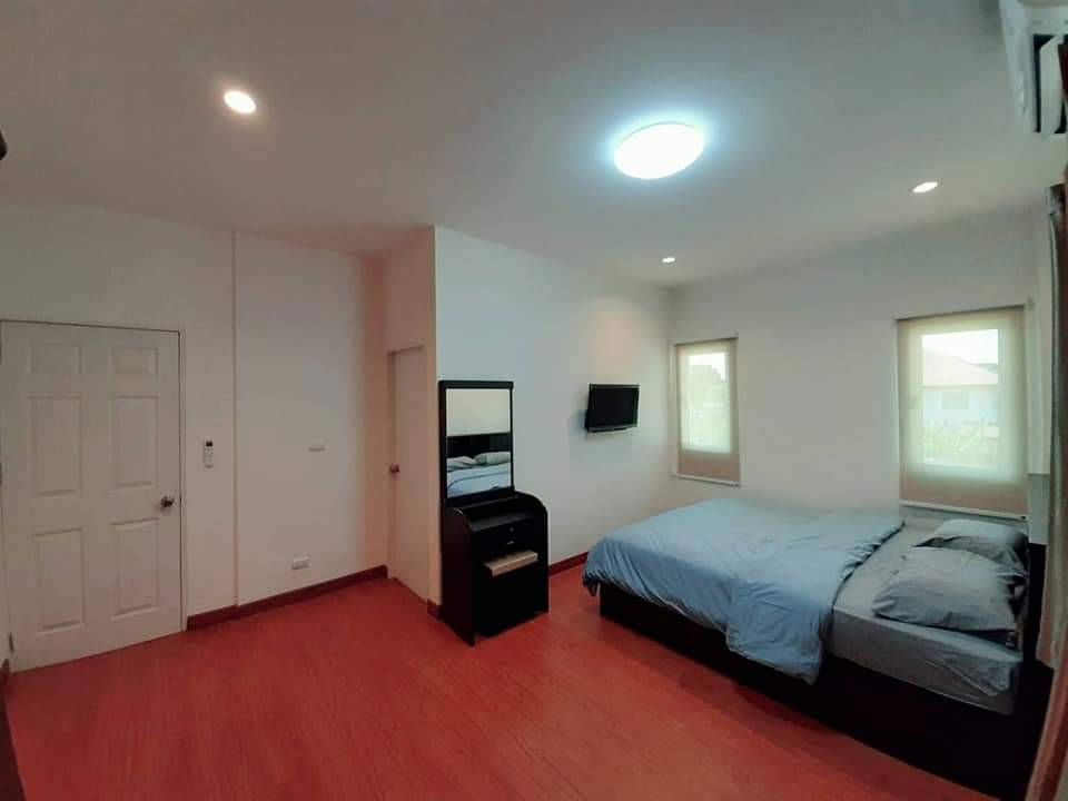 รูป ให้เช่าบ้านเดี่ยว 2 ชั้น ในสนามกอล์ฟ Flora Ville Golf & Country Club เฟอร์นิเจอร์ครบ ใกล้สนามบินดอนเมือง ใกล้ทางด่วนศรีสมาน  - รูปที่ 22/34