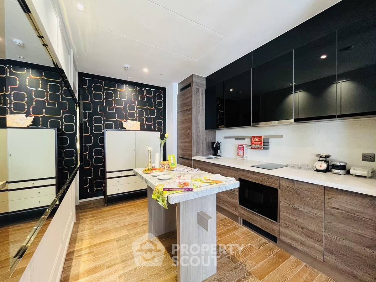 picture 3-BR Condo at Muniq Langsuan near BTS Ratchadamri (ID 2215336) - 5/22