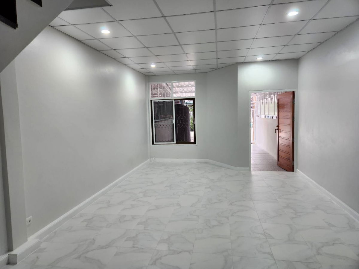 picture Townhouse for sale ,cheap price - 10/17