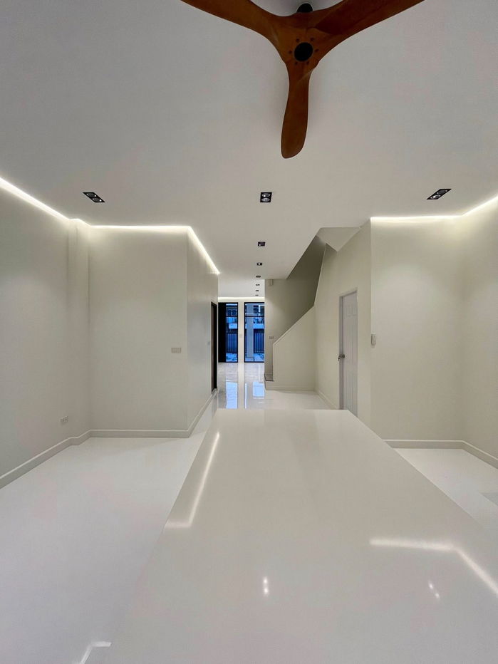 รูป S978 🏡 ขายทาวน์โฮม 4 ชั้น ทำเลลาดพร้าว เดินทางสะดวก ใกล้รถไฟฟ้าและห้างใหญ่ ราคาเพียง 5.9 ล้านบาท - รูปที่ 8/24