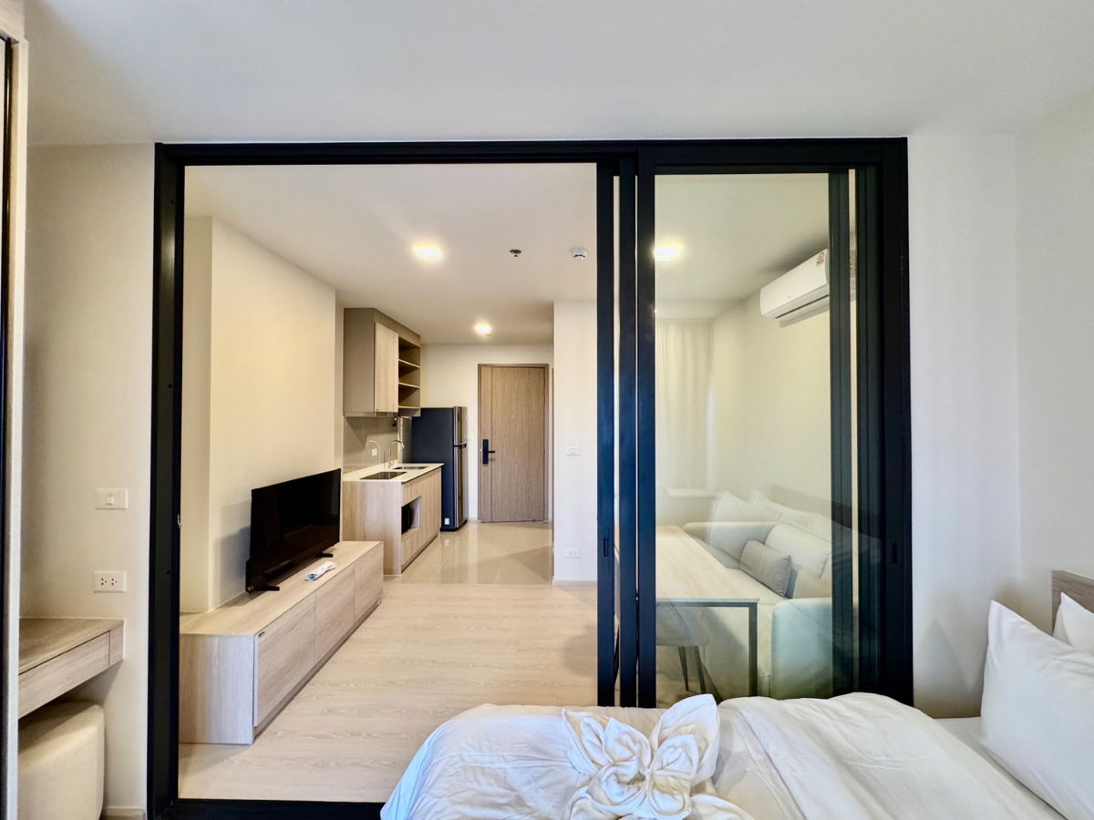 รูป ให้เช่า " FLO by Sansiri "ห้องใหม่ เฟอร์นิเจอร์ครบ พร้อมเข้าอยู่ >> LineID:@assetrootz - รูปที่ 4/4