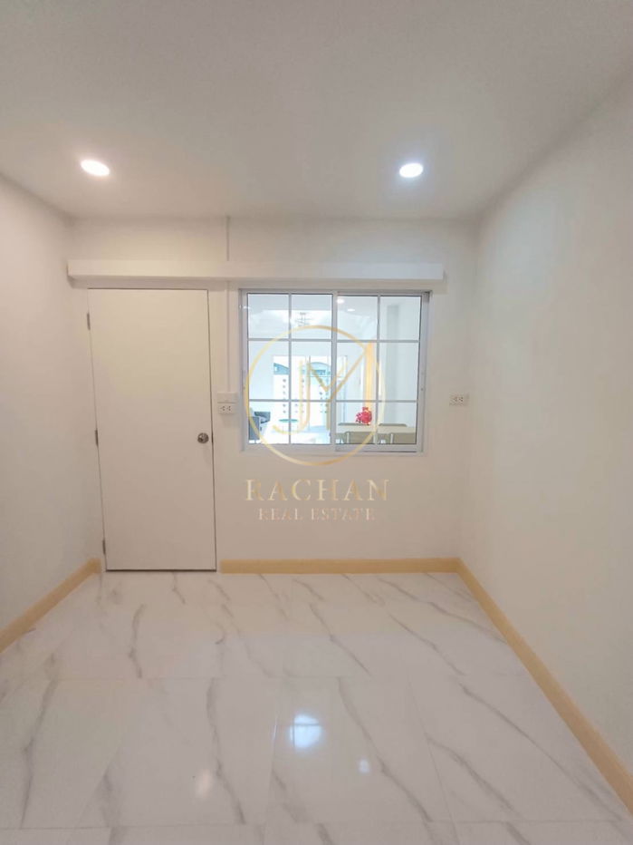 รูป ขายด่วน ทาวน์เฮ้าส์ 2 ชั้น หมู่บ้านบัวทองธานี เนื้อที่ 20.5 ตร.ว พื้นที่ใช้สอย 130 ตร.ม - รูปที่ 11/20