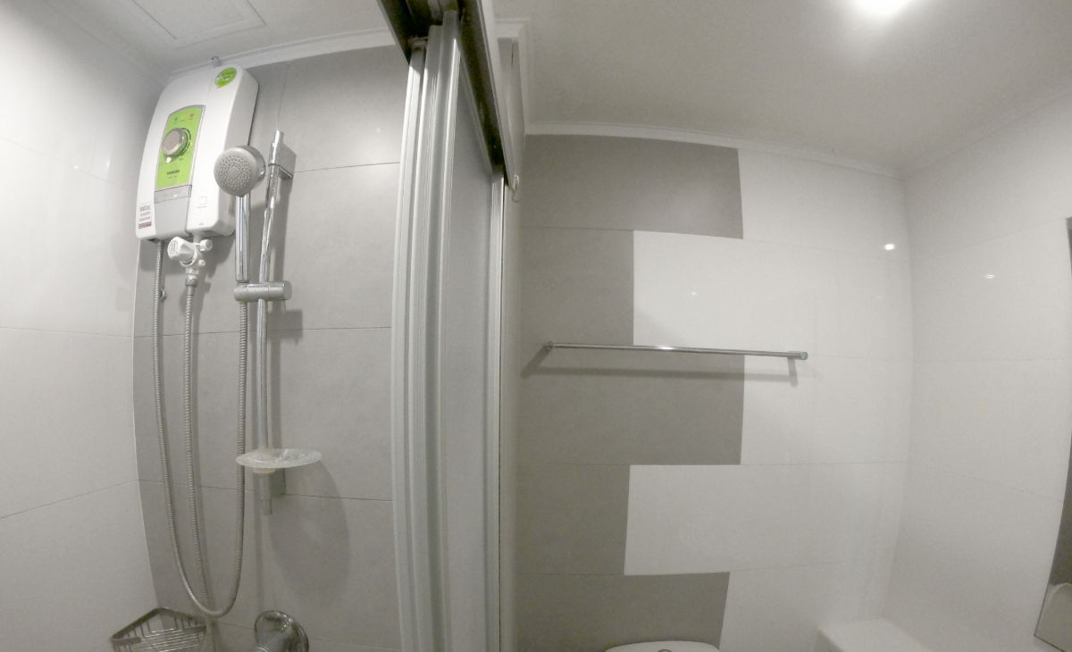 รูป ให้เช่าคอนโดลุมพินี เพลส รัชโยธิน เครื่องใช้ไฟฟ้าครบ ตู้ ชั้นวางของ บิ้วอินสวยมาก วิวสระ - รูปที่ 4/8