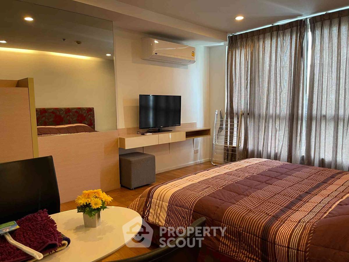 picture Studio Condo at 15 Sukhumvit Residences near BTS Nana (ID 2515755) - 2/5