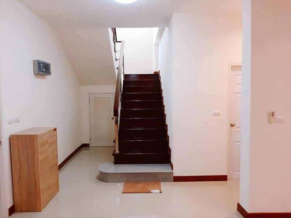 รูป ให้เช่าบ้านเดี่ยว 2 ชั้น ในสนามกอล์ฟ Flora Ville Golf & Country Club เฟอร์นิเจอร์ครบ ใกล้สนามบินดอนเมือง ใกล้ทางด่วนศรีสมาน  - รูปที่ 12/34